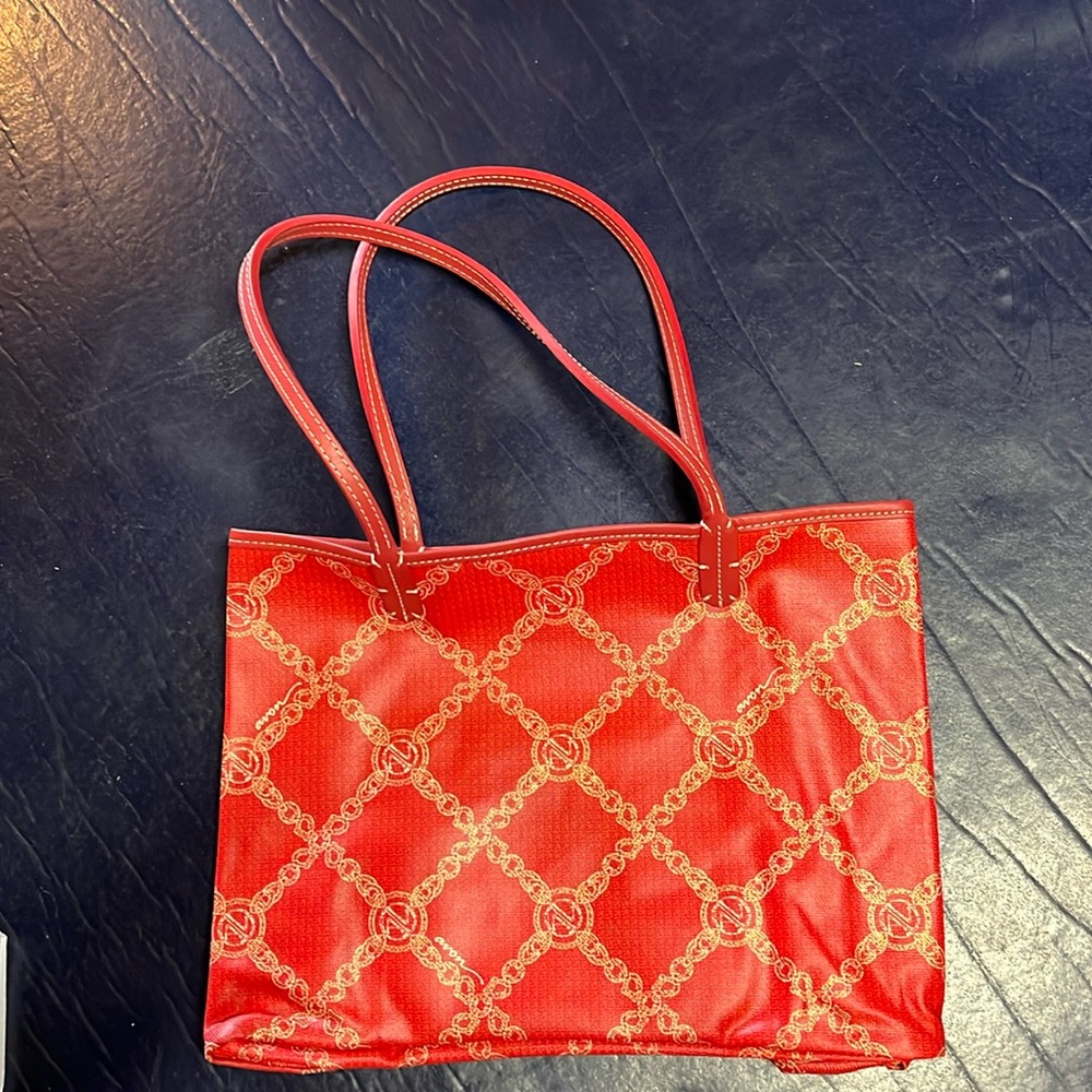 New! Avon Signature tote with detachable coin purse/wallet